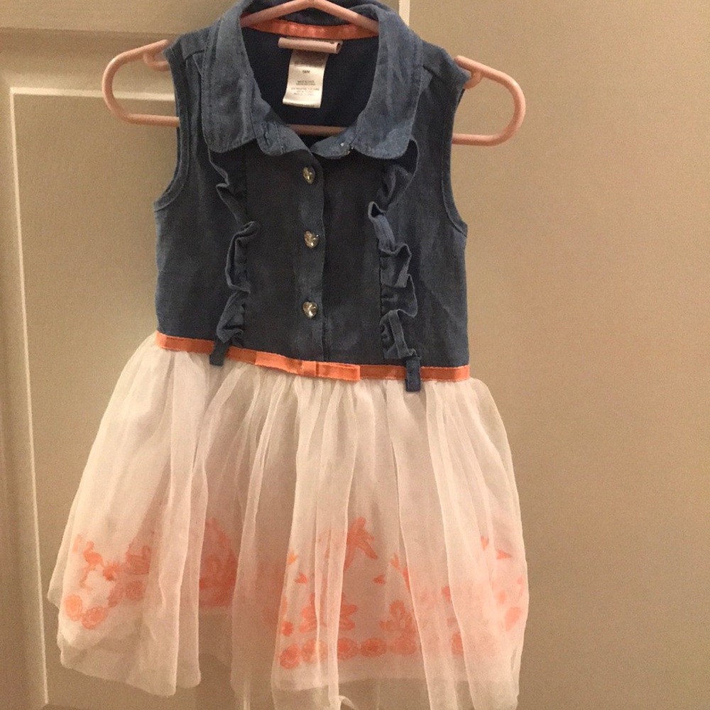 Sleeveless dress